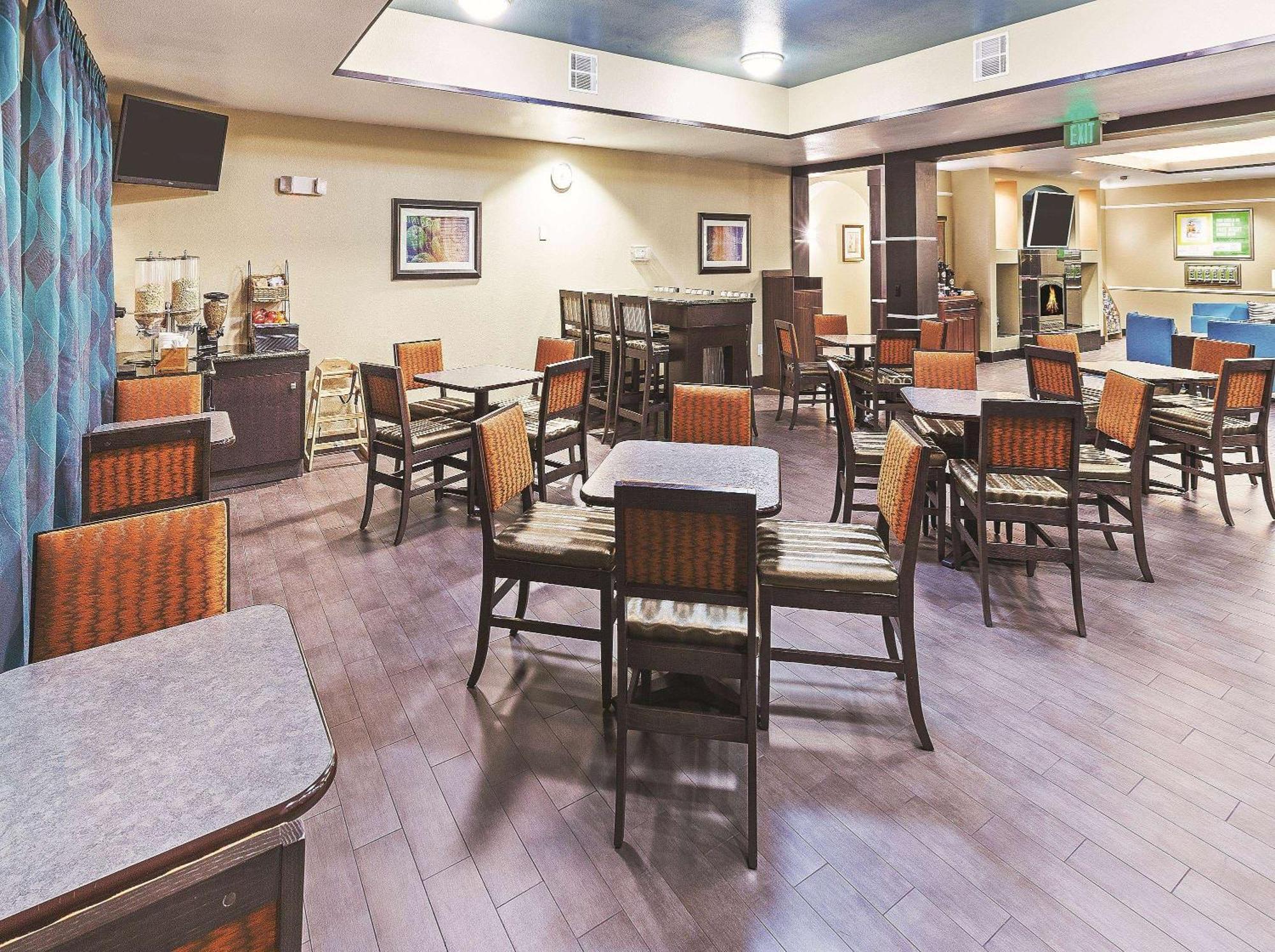 Отель La Quinta By Wyndham Houston Hobby Airport Экстерьер фото