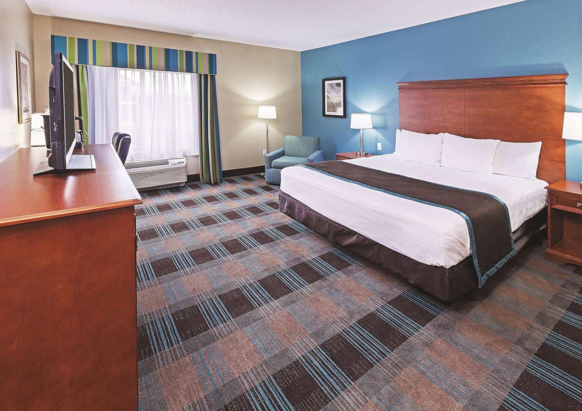 Отель La Quinta By Wyndham Houston Hobby Airport Экстерьер фото
