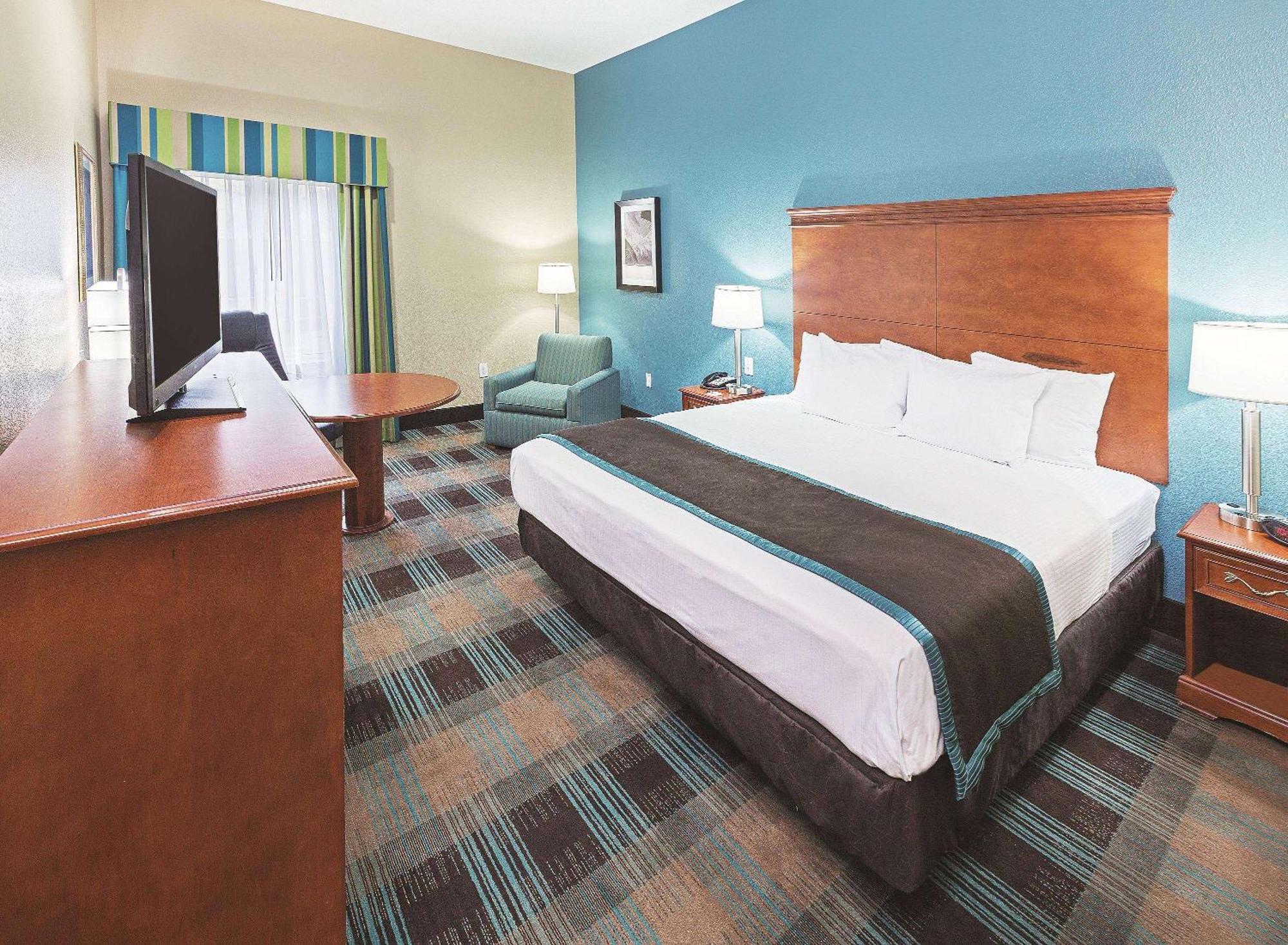 Отель La Quinta By Wyndham Houston Hobby Airport Экстерьер фото