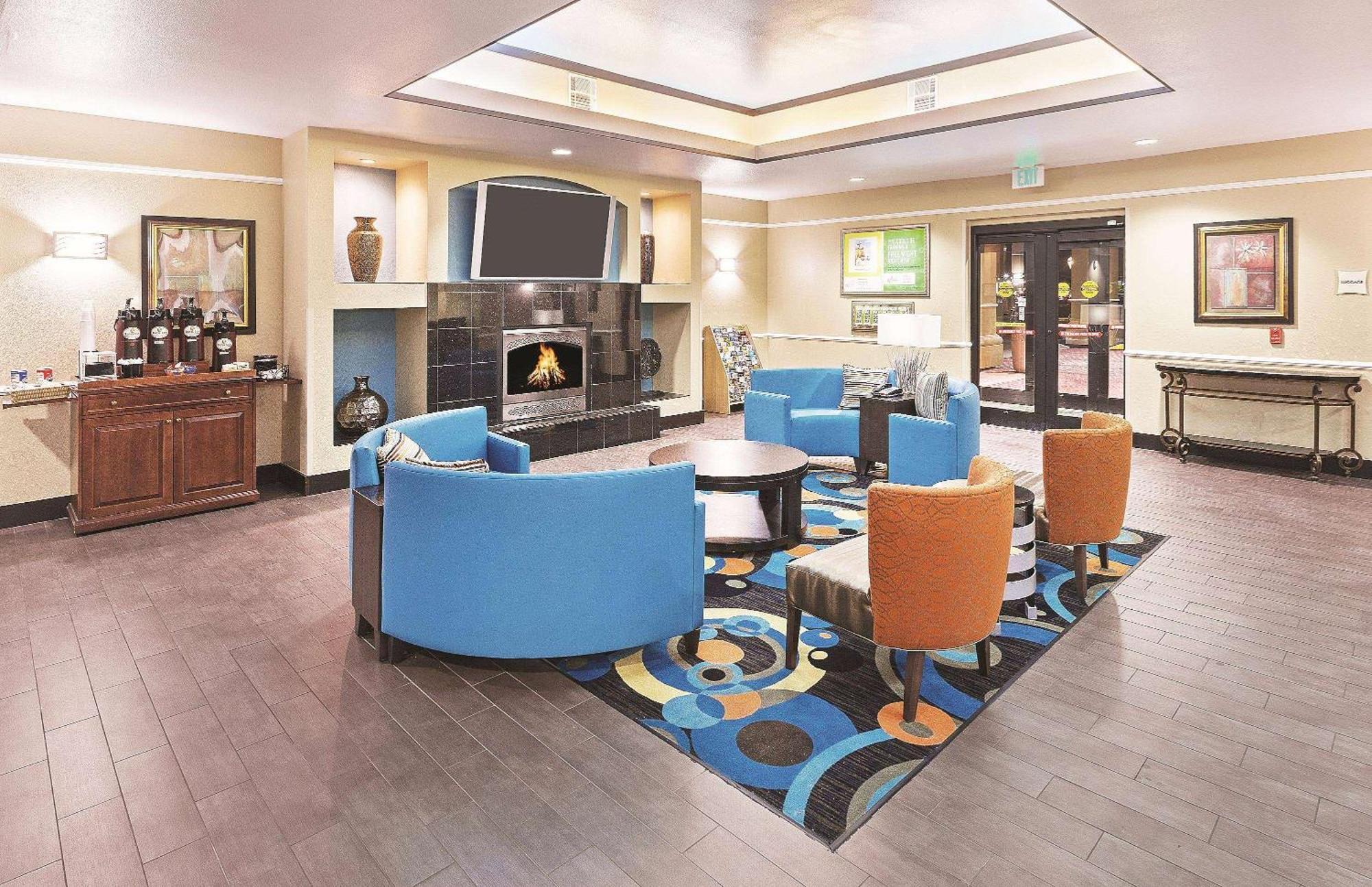 Отель La Quinta By Wyndham Houston Hobby Airport Экстерьер фото