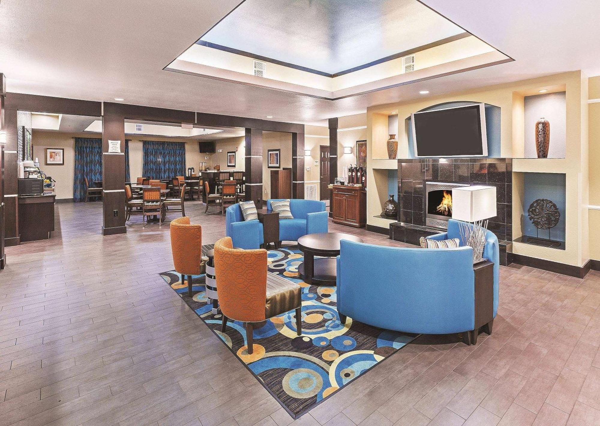 Отель La Quinta By Wyndham Houston Hobby Airport Экстерьер фото